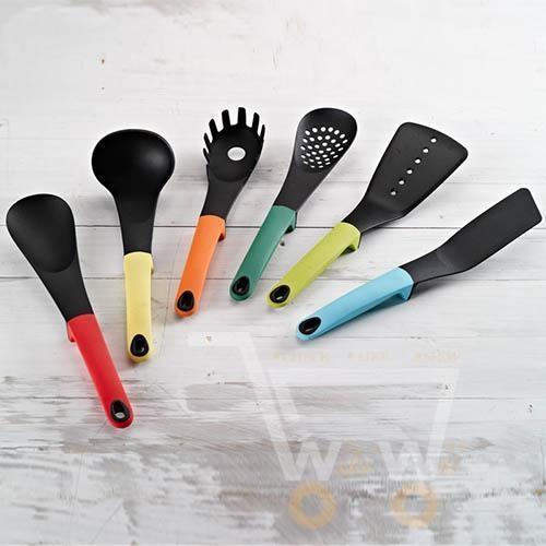 Set Of Kitchen utensils - WikiWii