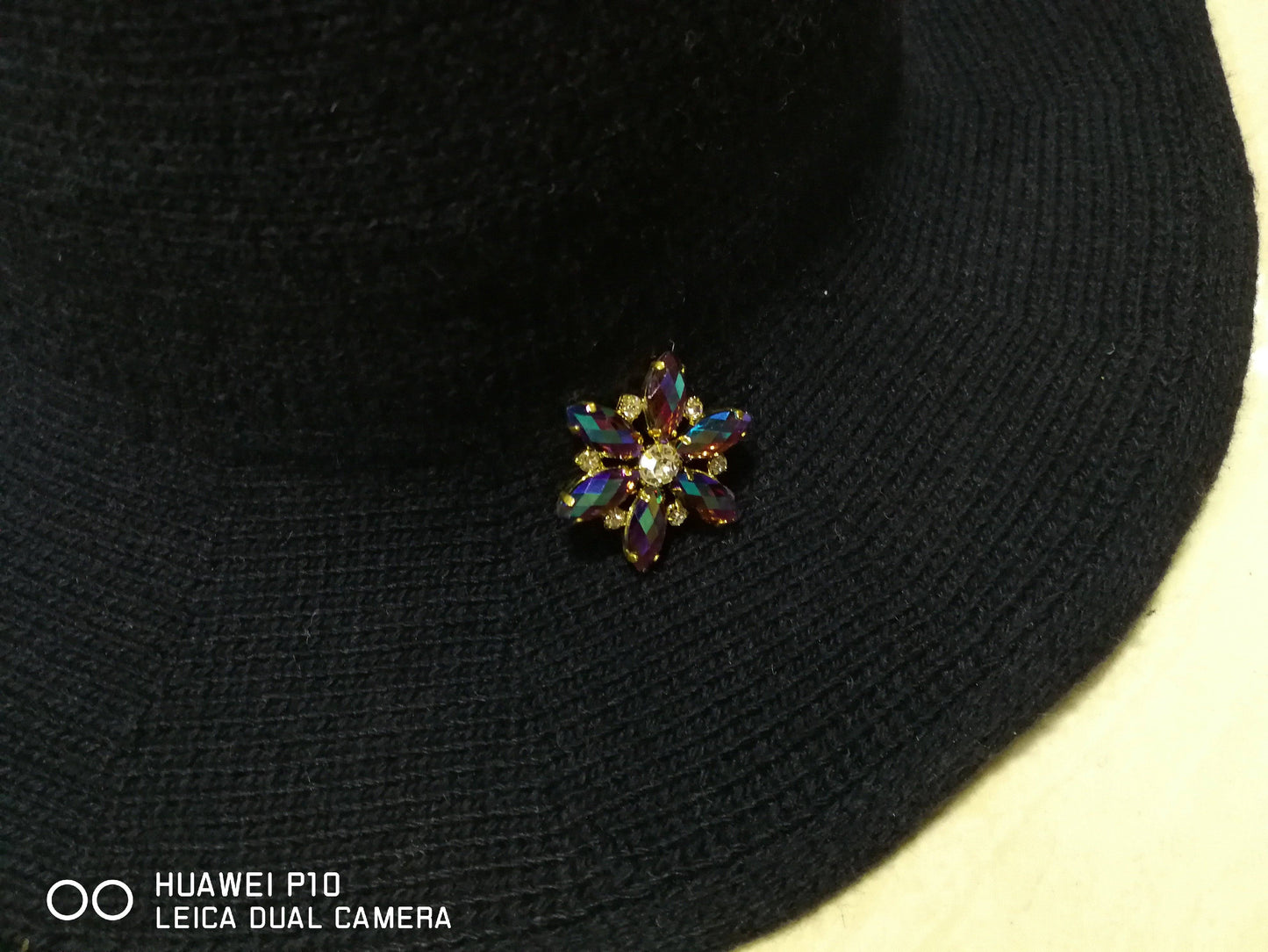 Rhinestones for your Witch hat- DIY - WikiWii