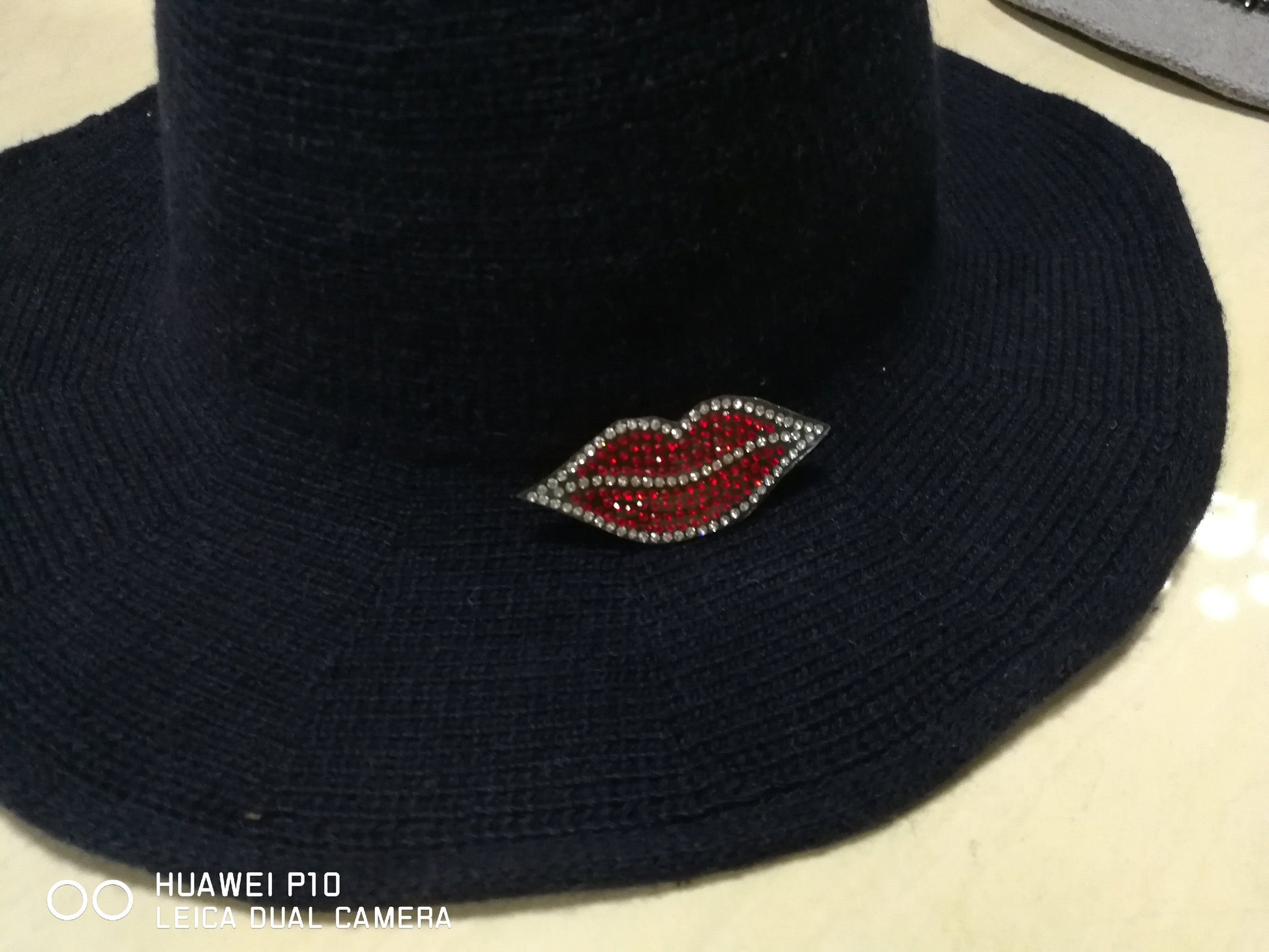 Rhinestones for your Witch hat- DIY - WikiWii