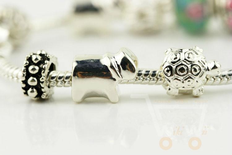 Glass Beads Charm Bracelet - WikiWii