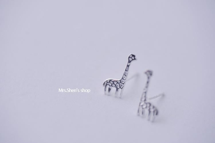 Cute Small Giraffes Earrings - WikiWii