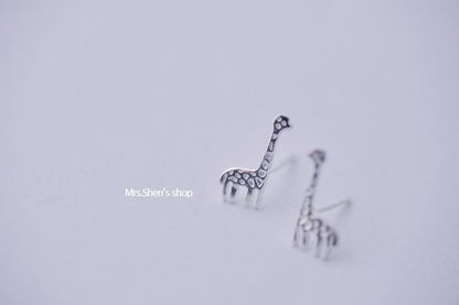 Cute Small Giraffes Earrings - WikiWii