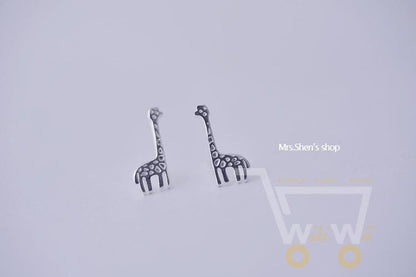 Cute Small Giraffes Earrings - WikiWii