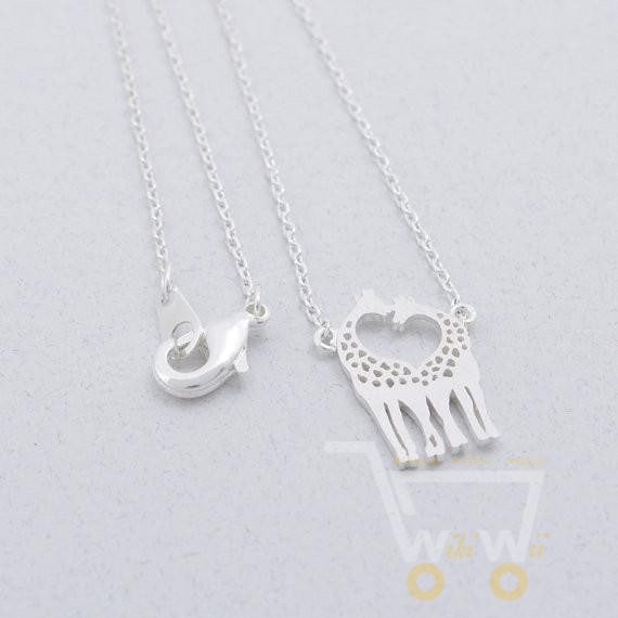 Loving Giraffes Necklace - WikiWii