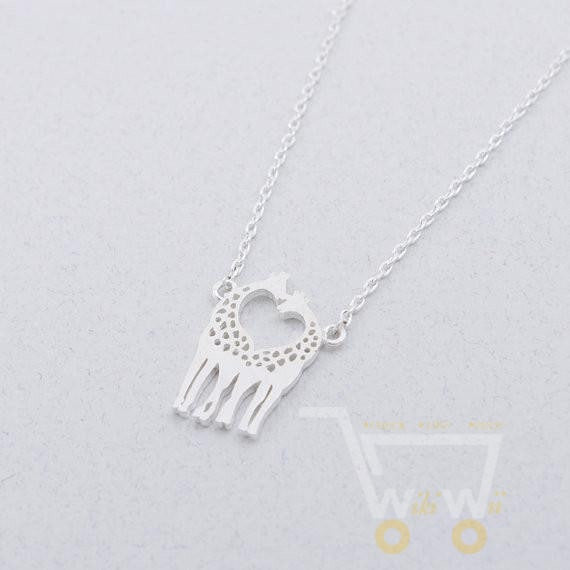 Loving Giraffes Necklace - WikiWii