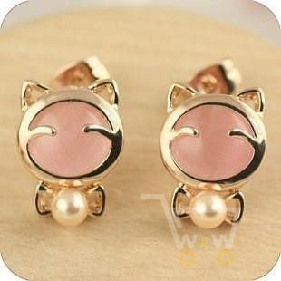 Pearl Cat Girl Earrings - WikiWii